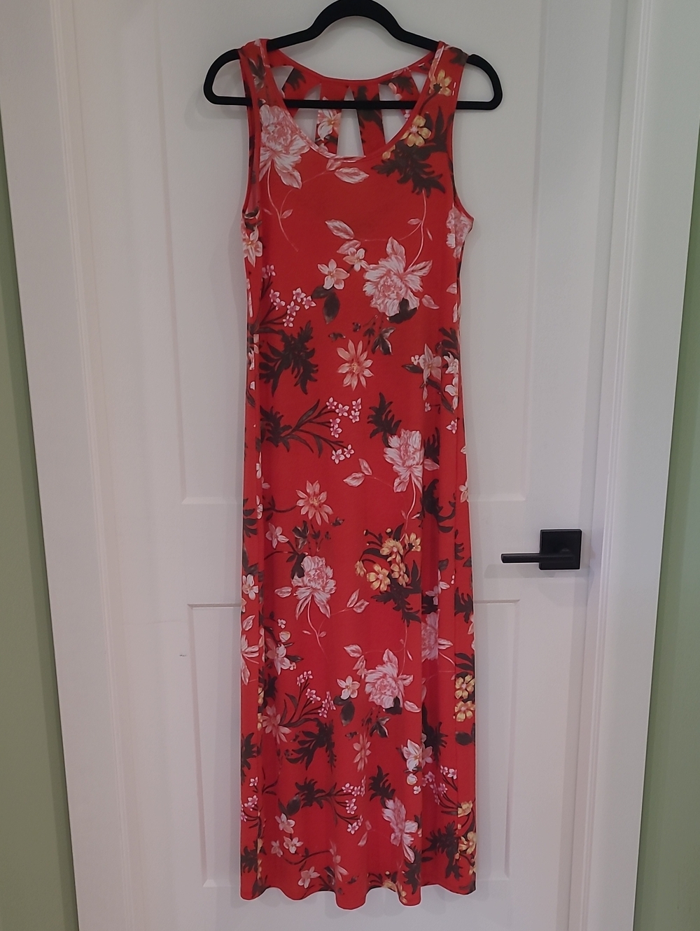 Red Floral Sleeveless Maxi Dress with Keyhole Back